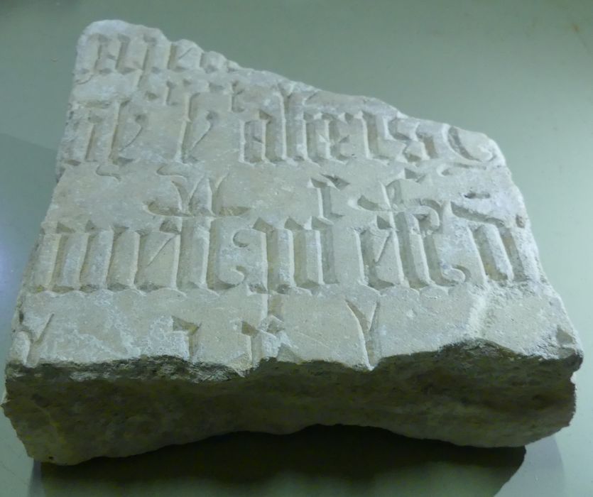 Fragment de plaque commémorative