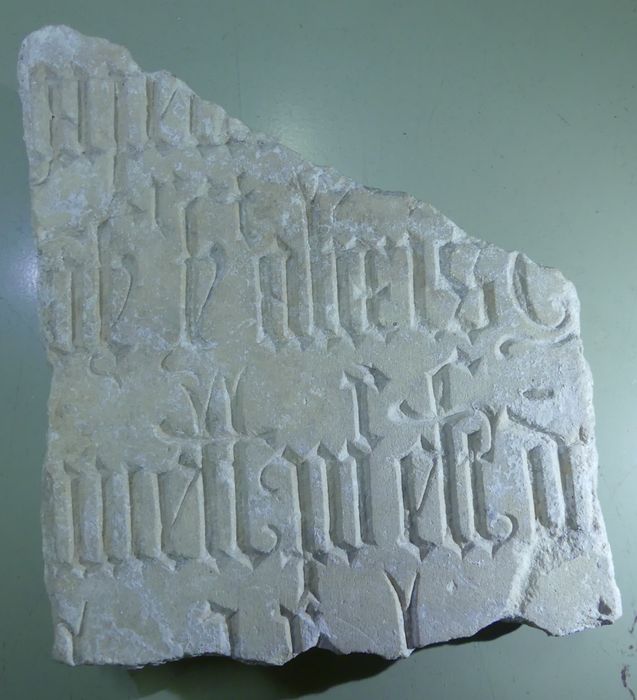fragment de plaque commémorative