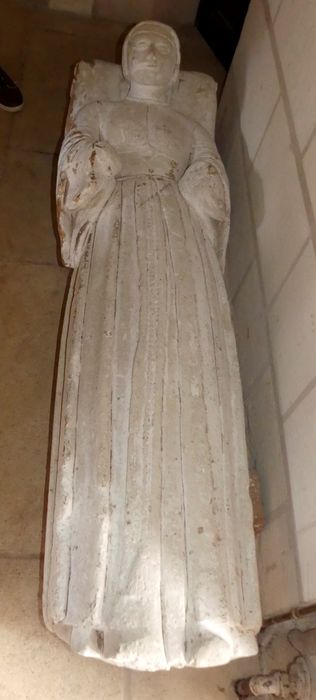 statue (gisant, grandeur nature)