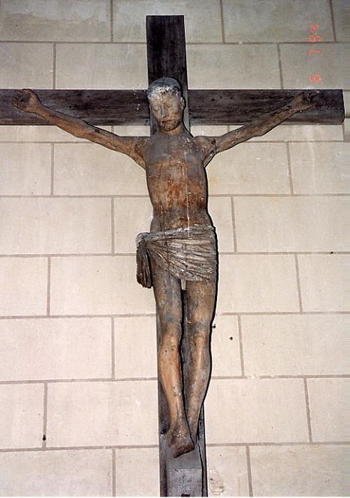 statue : Christ en croix