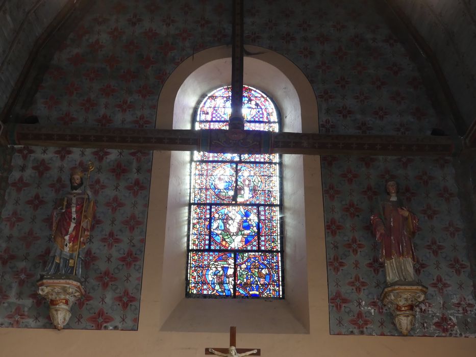 verrière : la Crucifixion, le Triomphe de la Vierge, les Saintes femmes au tombeau, le Martyre de saint Laurent, le Christ bénissant