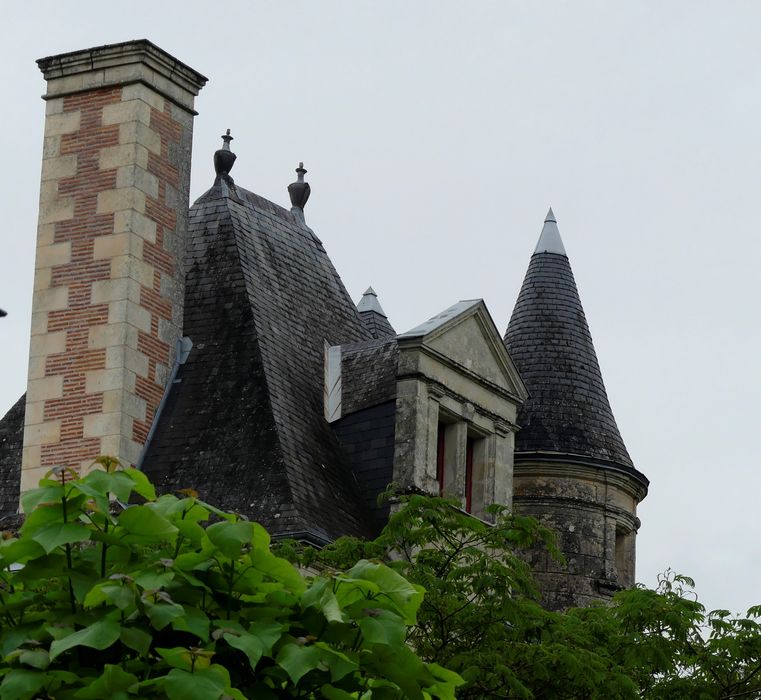 façade sud-ouest, toiture du pavillon est