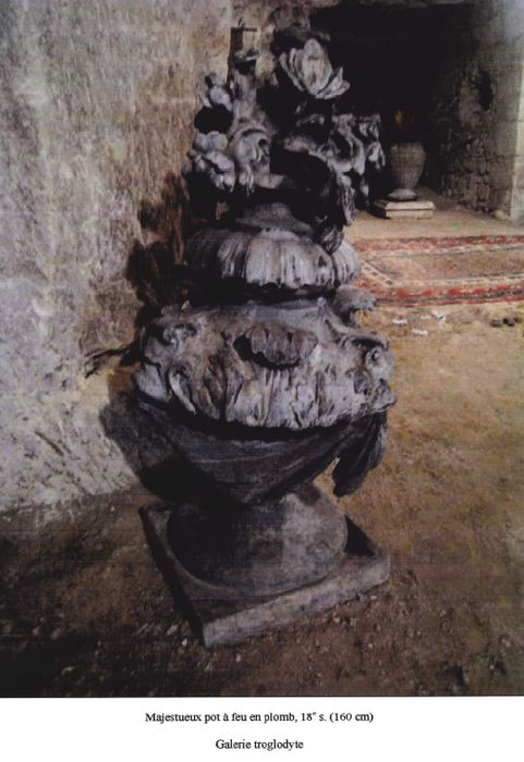 Deux vases (pot à fleurs)