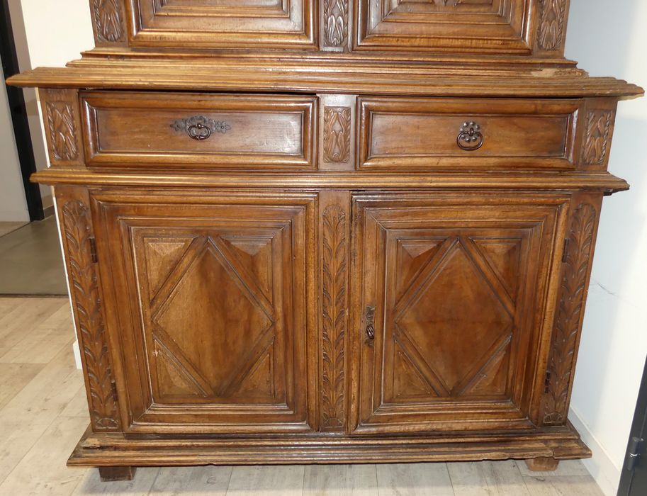 buffet à deux corps, vue partielle