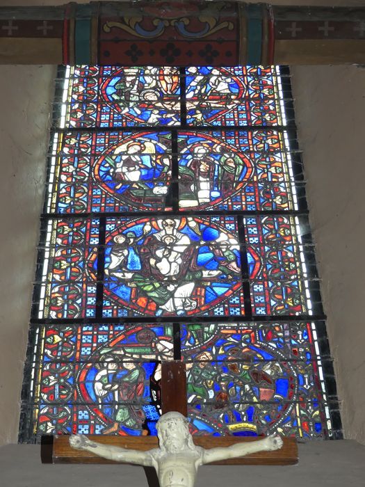Verrière : la Crucifixion, le Triomphe de la Vierge, les Saintes femmes au tombeau, le Martyre de saint Laurent, le Christ bénissant