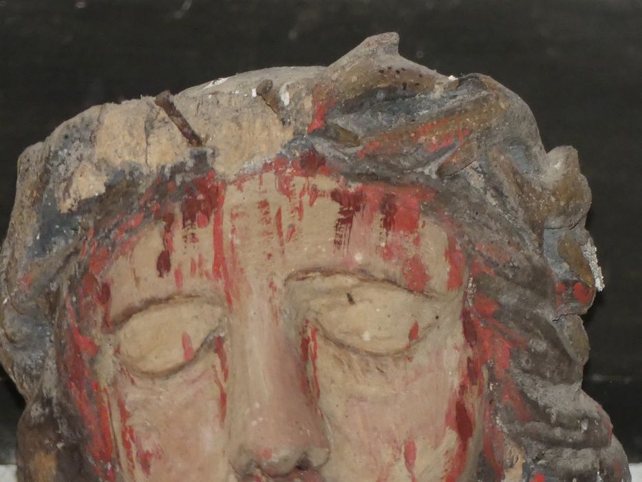 statue : Christ en croix (le), détail
