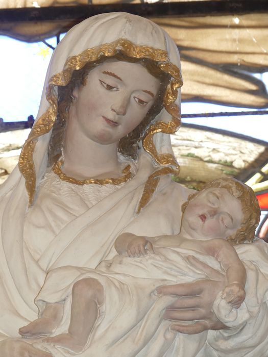 statue : Vierge à l'Enfant, vue partielle
