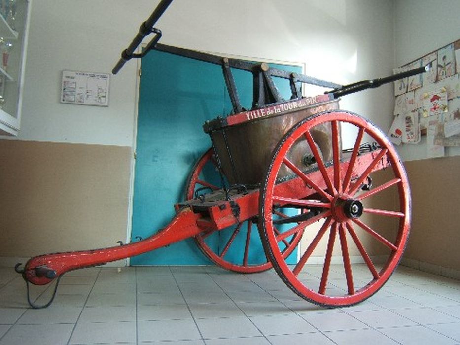 pompe à incendie à bras - © Ministère de la Culture (France), Conservation des antiquités et des objets de l’Isère – Tous droits réservés