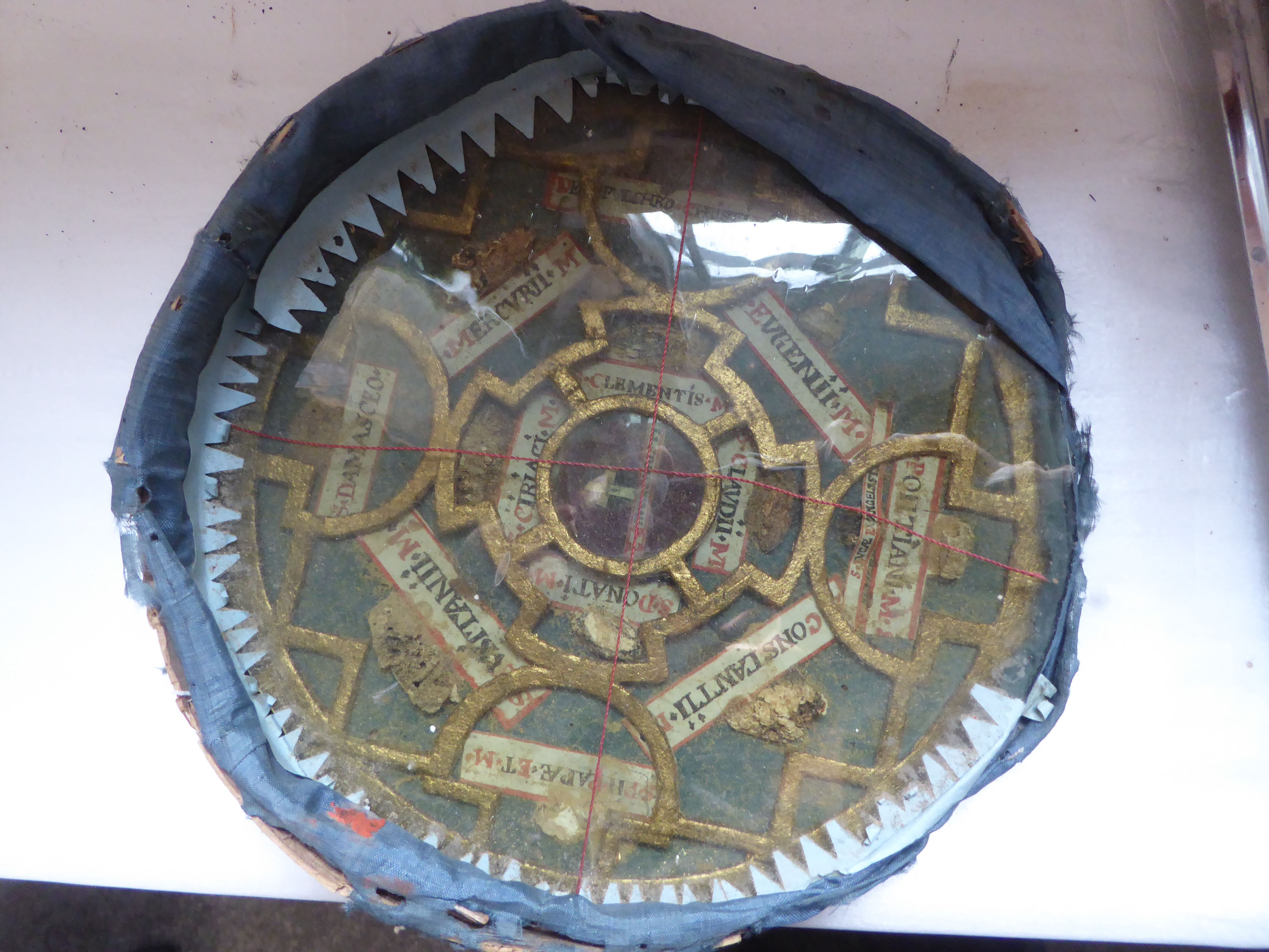 boîte reliquaire, partie avec reliques