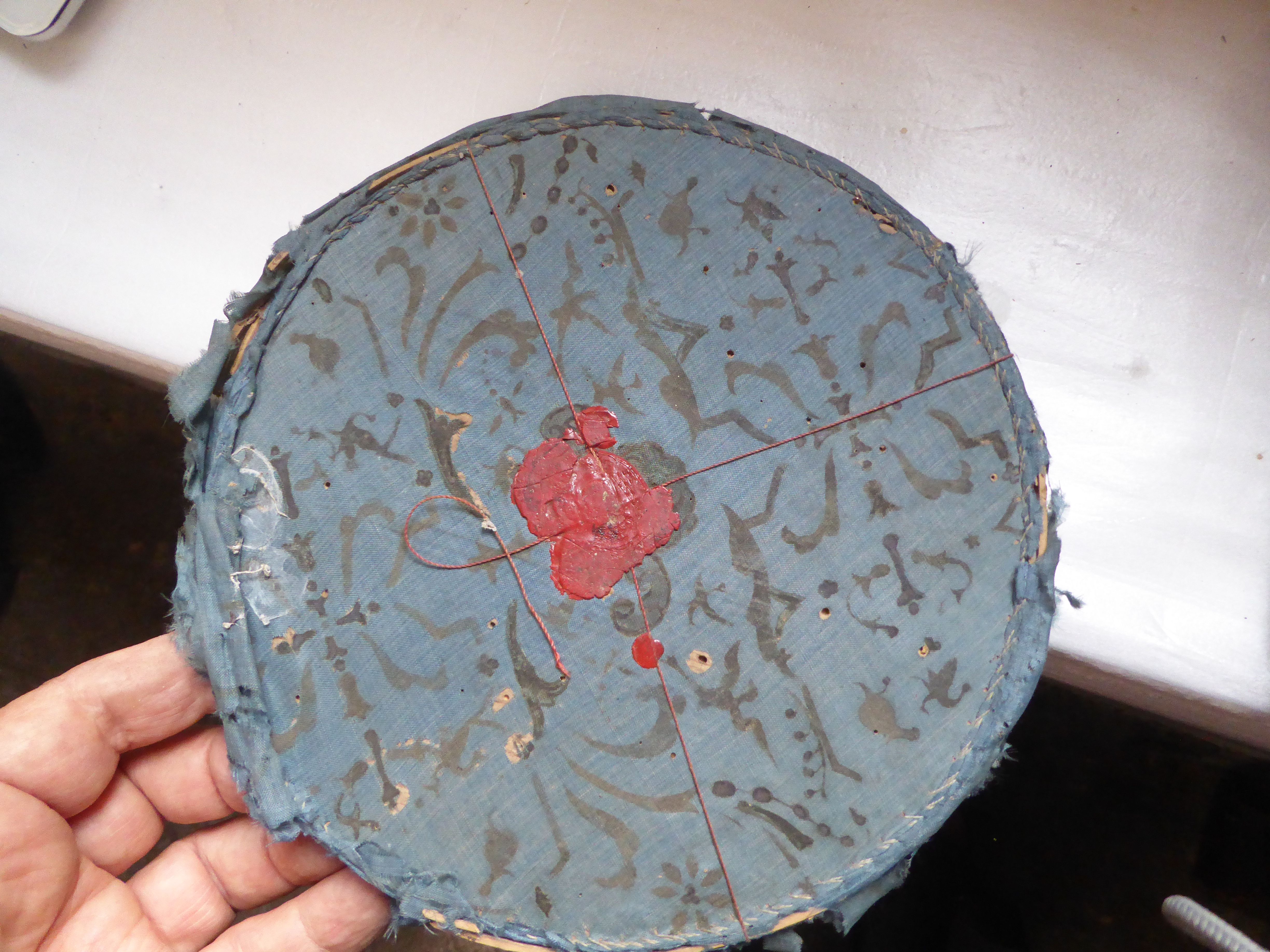 boîte reliquaire, partie avec cachet de cire