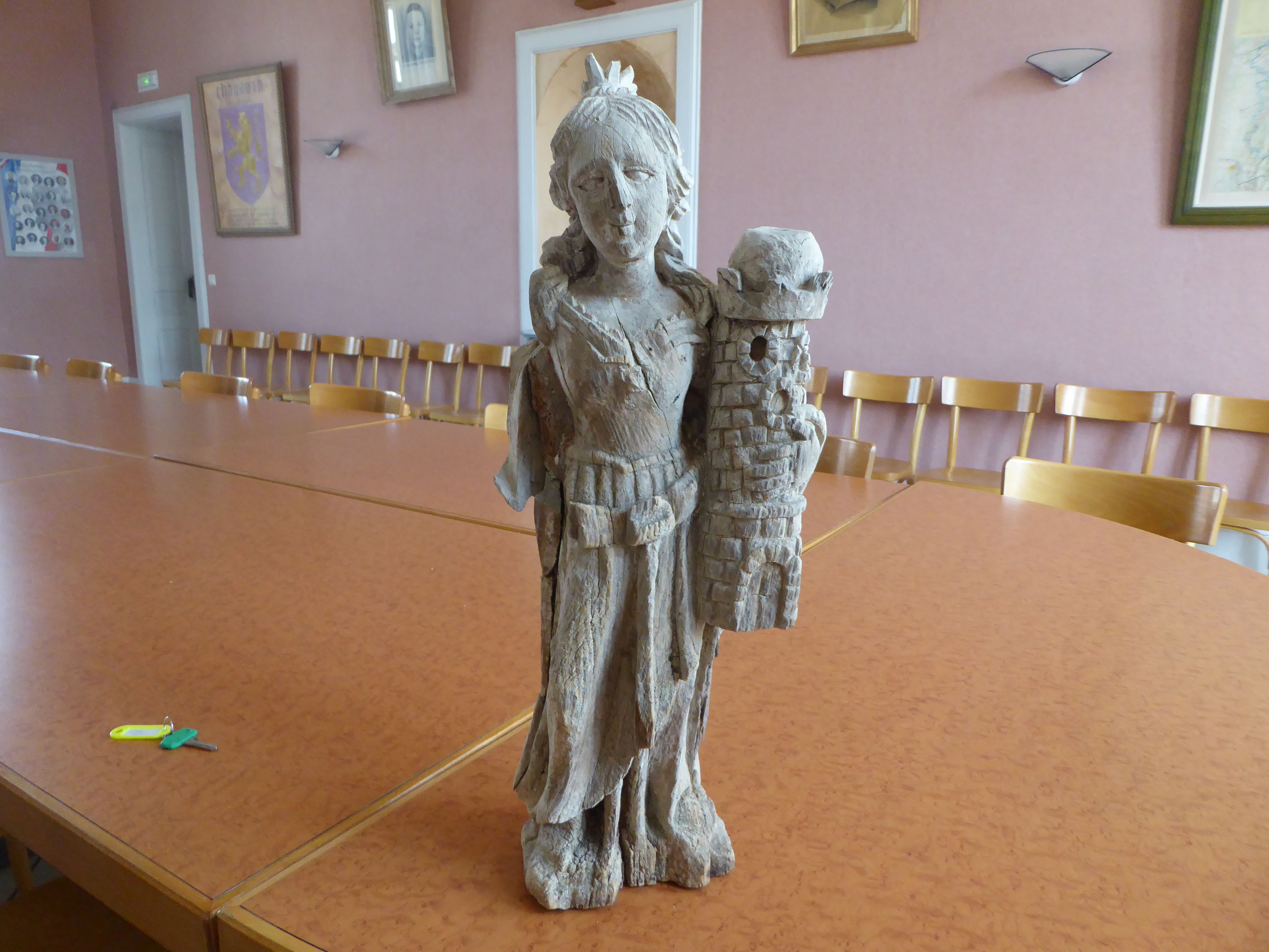 statue : sainte Barbe, vue générale de face - © Ministère de la Culture (France), Conservation des antiquités et des objets d’art du Jura – Tous droits réservés