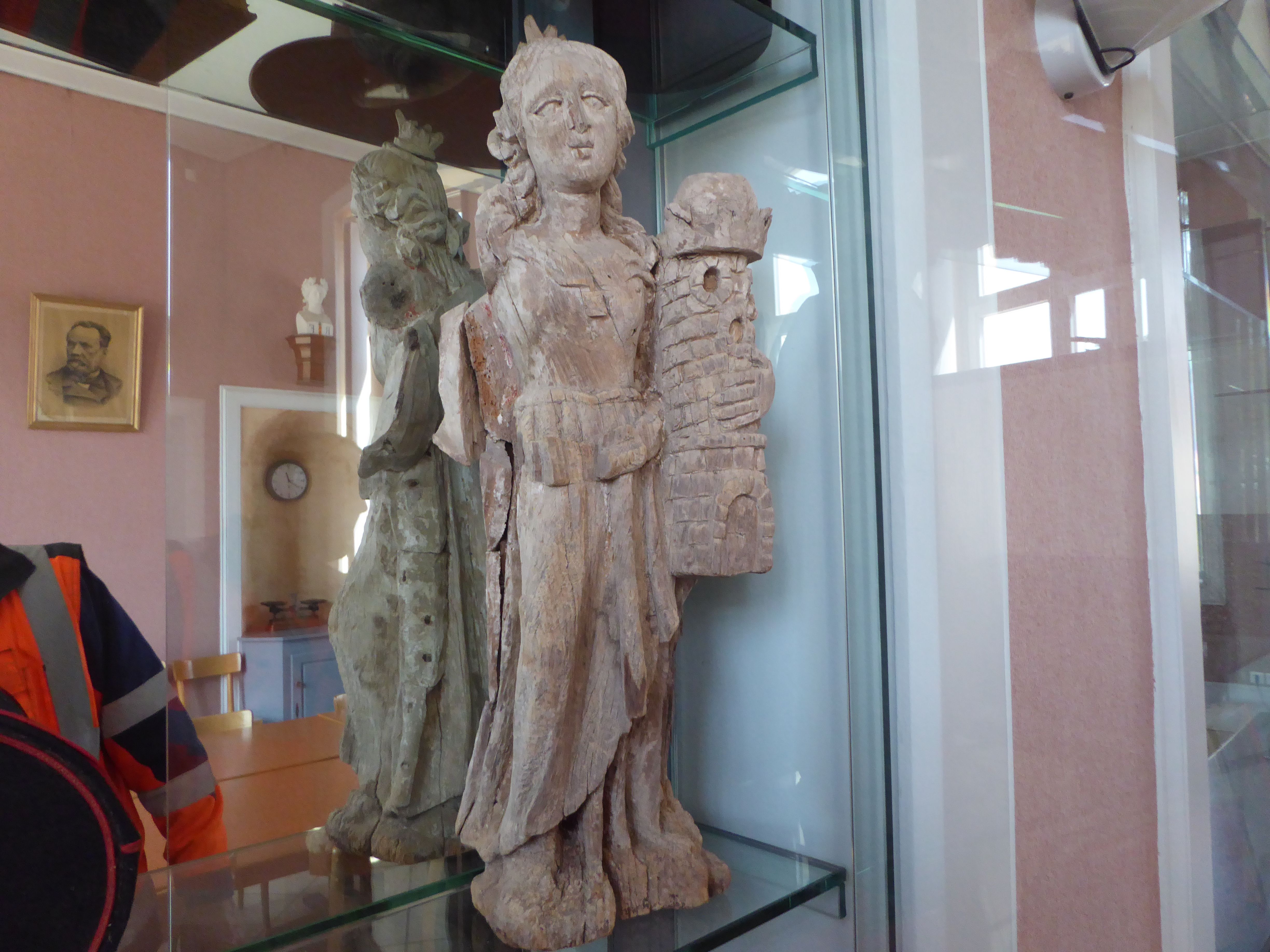 statue : sainte Barbe, vue générale - © Ministère de la Culture (France), Conservation des antiquités et des objets d’art du Jura – Tous droits réservés