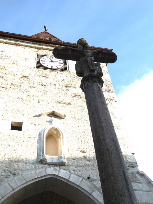 croix monumentale, vue partielle