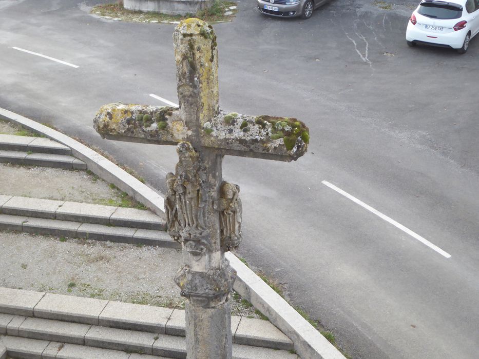 croix monumentale, vue partielle