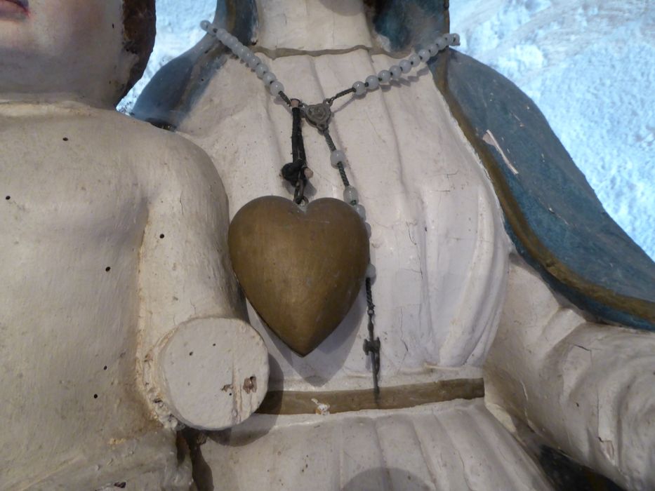 statue : Vierge à l'Enfant, détail - © Ministère de la Culture (France), Conservation des antiquités et des objets d’art du Jura - Tous droits réservés