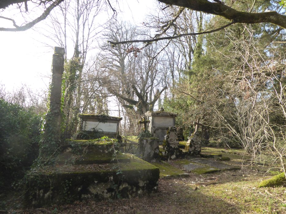 Chapelle Saint-Etienne et cimetière de Coldre : Vue partielle du cimetière