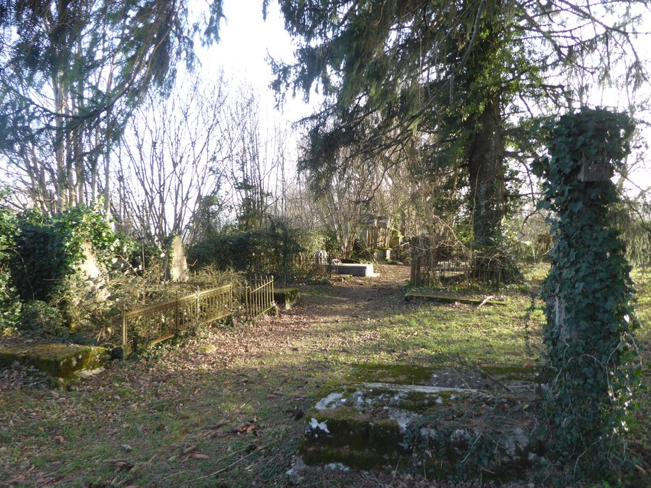 Chapelle Saint-Etienne et cimetière de Coldre : Vue partielle du cimetière