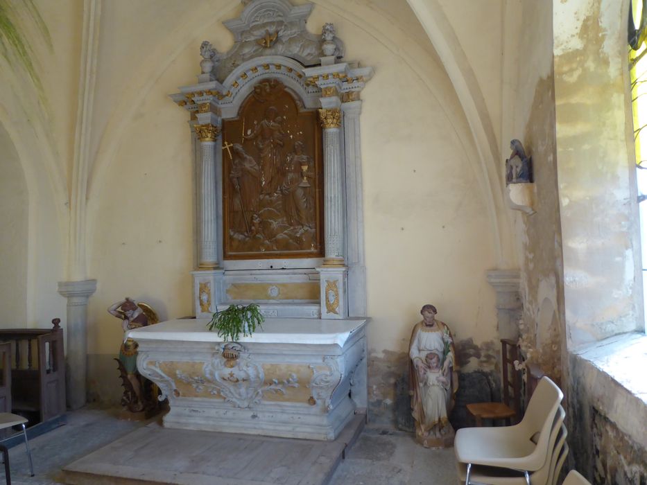 autel, retable, relief (panneau sculpté) : Vierge à l'Enfant entre saint Claude et saint Jean - © Ministère de la Culture (France), Conservation des antiquités et des objets d’art du Jura – Tous droits réservés