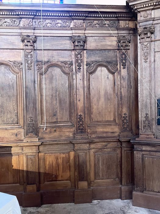 lambris de demi-revêtement, vue partielle