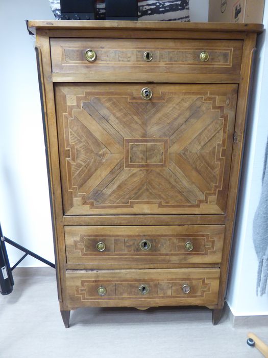 secrétaire à abattant - © Ministère de la Culture (France), Conservation des antiquités et des objets d’art du Jura – Tous droits réservés