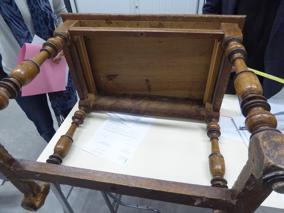 table à jeu - © Ministère de la Culture (France), Conservation des antiquités et des objets d’art du Jura – Tous droits réservés