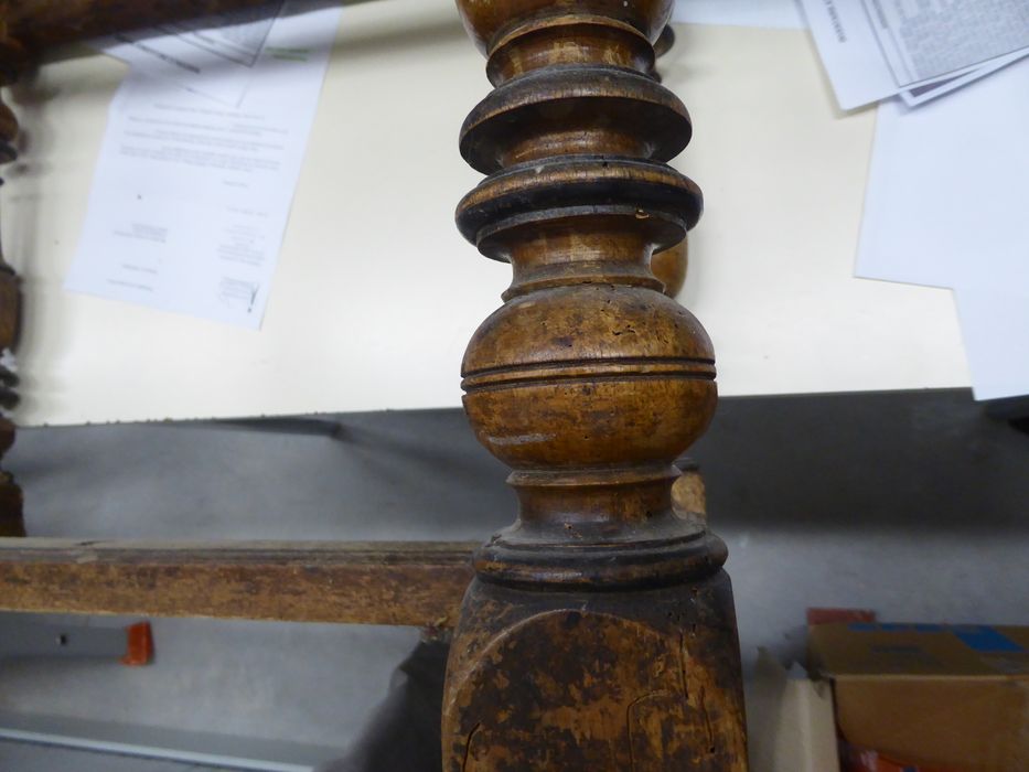 table à jeu, détail - © Ministère de la Culture (France), Conservation des antiquités et des objets d’art du Jura – Tous droits réservés