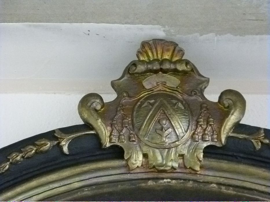 tableau : Louis XV, détail du cadre - © Ministère de la Culture (France), Conservation des antiquités et des objets d’art du Jura – Tous droits réservés