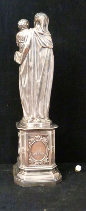 statue (statuette) : Vierge à l’Enfant, revers