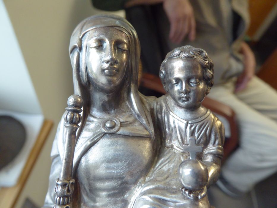 statue (statuette) : Vierge à l’Enfant, vue partielle