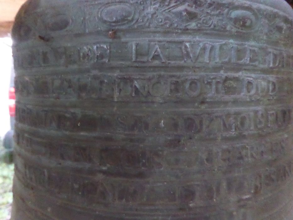 cloche, détail de l’inscription