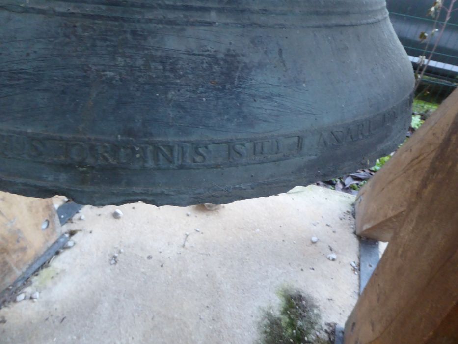 cloche, détail de l’inscription