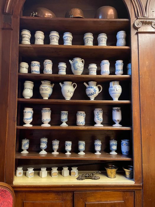 pots à pharmacie (chevrettes, pastilliers), mortiers - © Ministère de la Culture (France), Conservation des antiquités et des objets d’art du Jura – Tous droits réservés