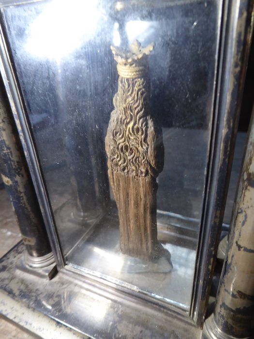 reliquaire de Notre Dame de Montaigu, détail du revers de la statuette de la Vierge à l’Enfant