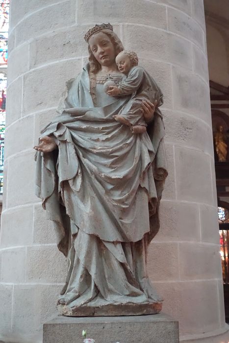 statue : Vierge à l'Enfant