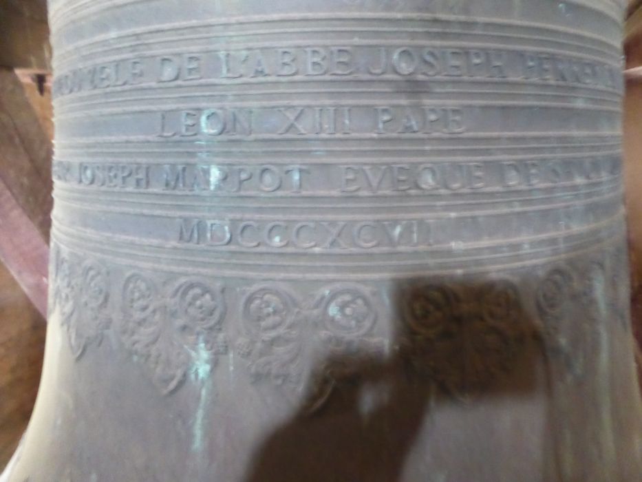cloche, détail de l’inscription
