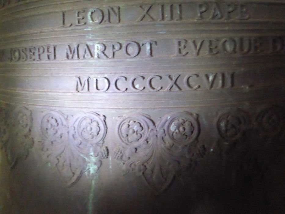 cloche, détail de l’inscription