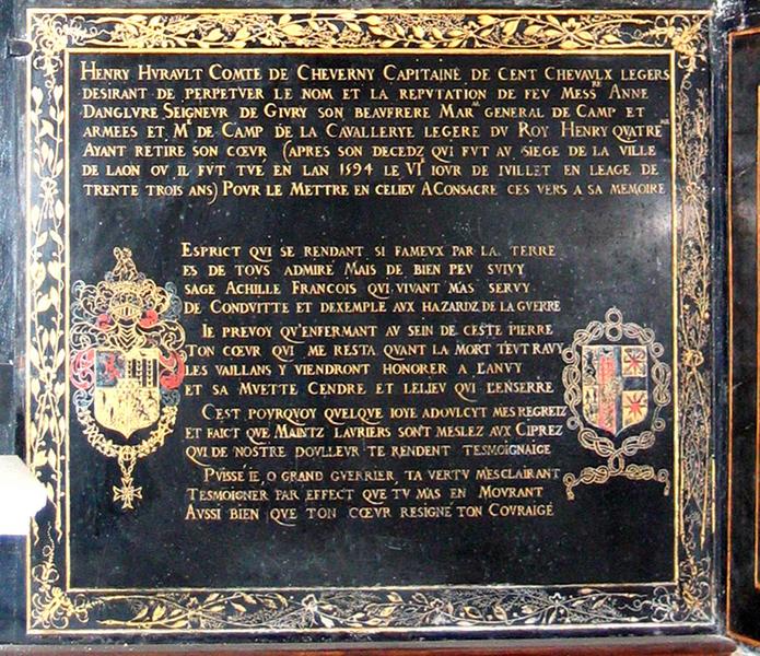 détail d'une plaque funéraire des seigneurs de Cheverny dans la chapelle seigneuriale