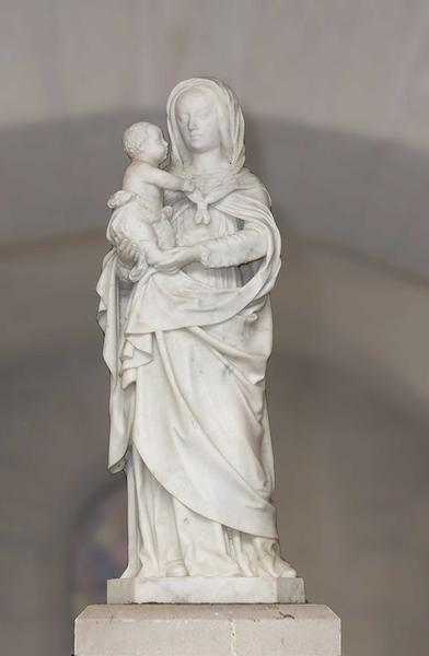 vue générale de la statue : Vierge à l'Enfant