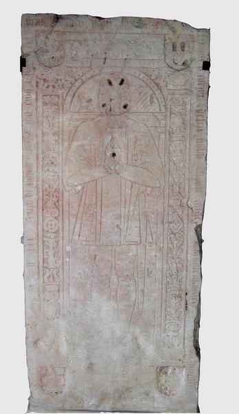 vue générale de la dalle funéraire d'André de Fourmantières - © Ministère de la Culture (France), Conservation des antiquités et des objets d'art du Loir-et-Cher, tous droits réservés