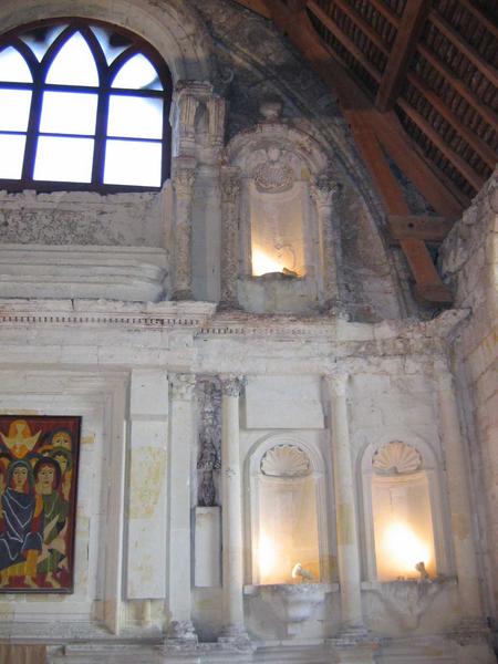 église Saint-Pierre : vue de la partie droite du choeur