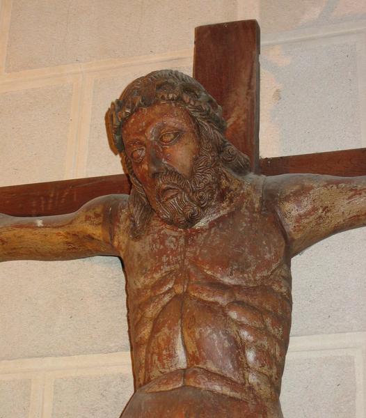 statue : Christ en croix, vue partielle