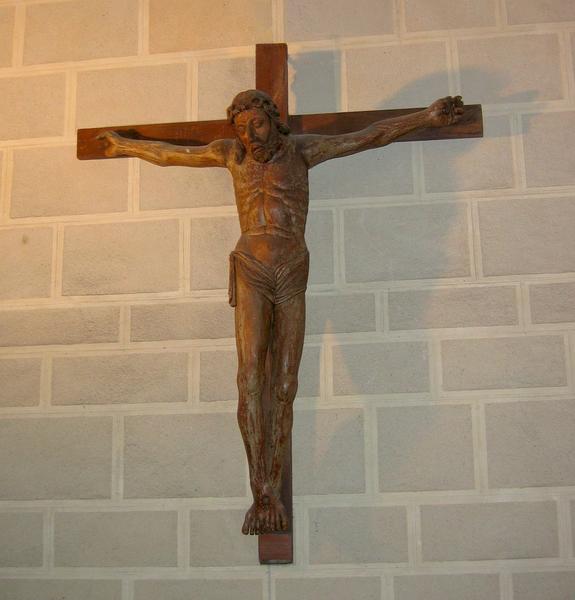 Statue : Christ en croix