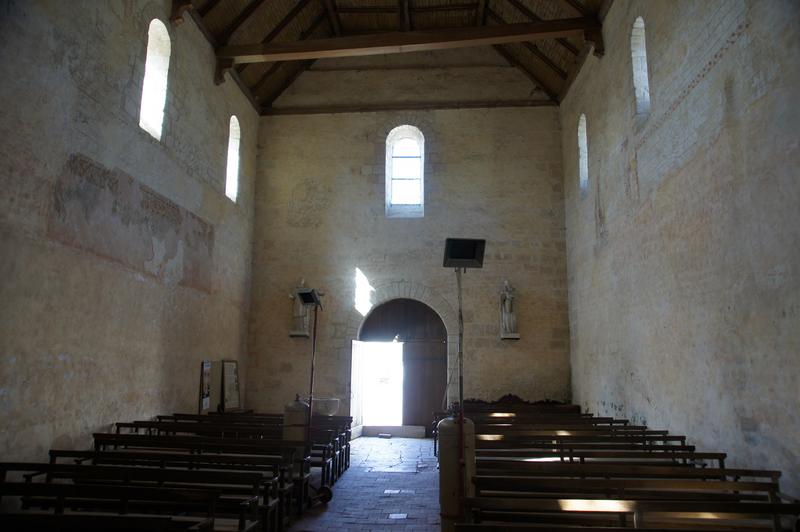 église Saint Pierre : vue générale de la nef