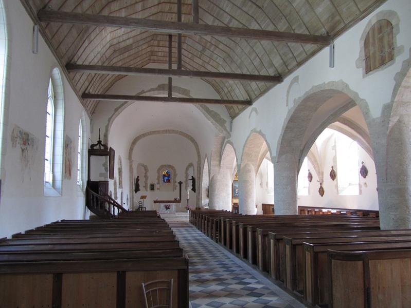 église Saint Pierre : vue générale de la nef