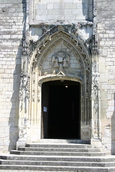 église Notre-Dame-de-Nanteuil : vue générale, porche occidental