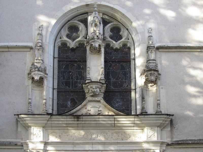 détail, baie située au-dessus du porche occidental