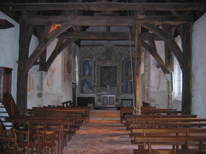 église Saint Pierre : vue générale de la nef