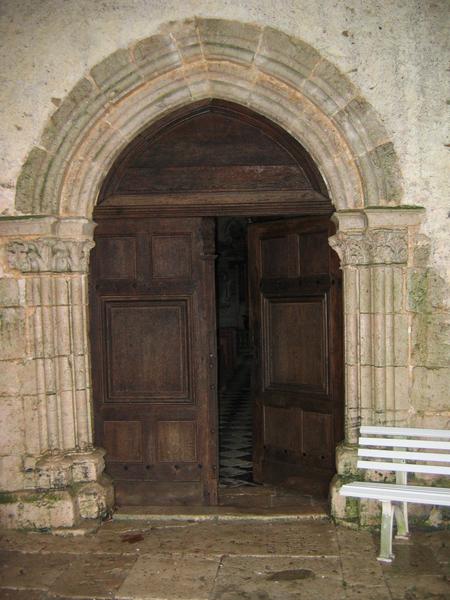 église Saint-Cloud : vue générale, porche occidental