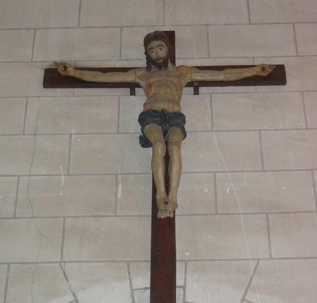 statue : Christ en croix, vue générale