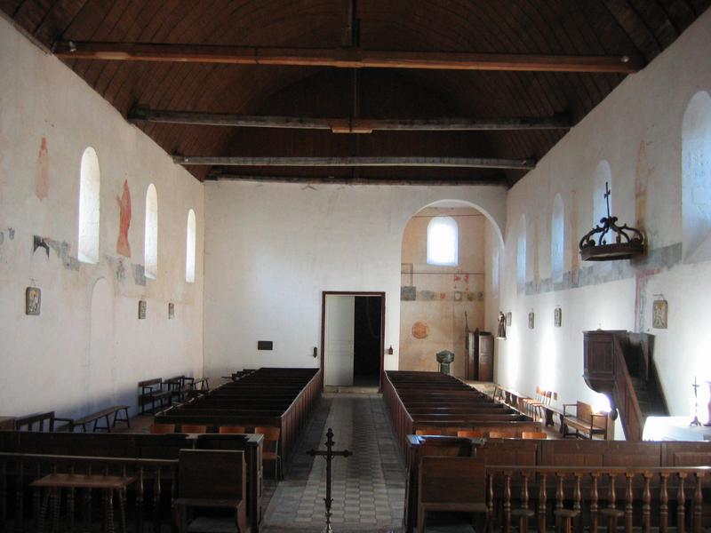 église Saint Pierre : vue générale de la nef